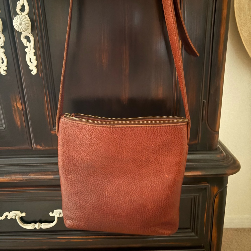 Duluth Trading Co Chestnut Leather Messenger Bag - Picture 2 of 3